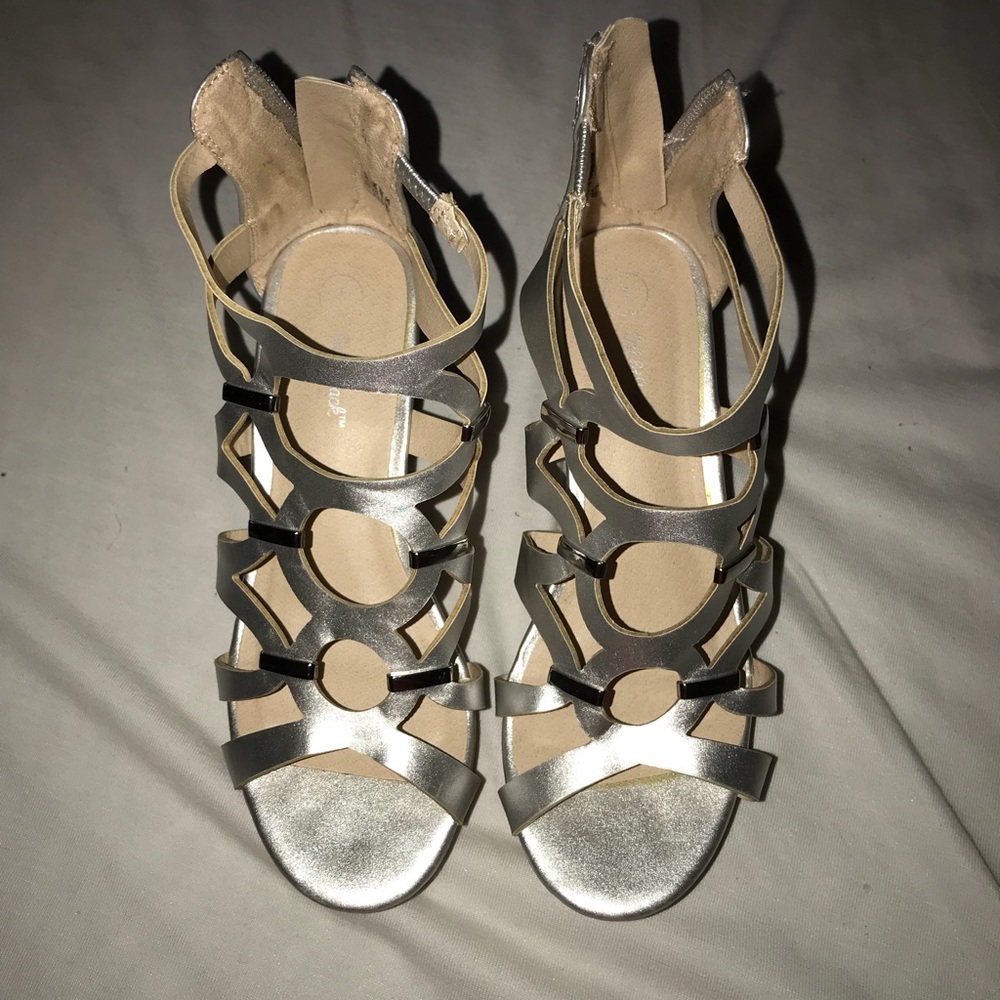 ♥️SOLD♥️ Cat & Jack silver wedge. Size 1